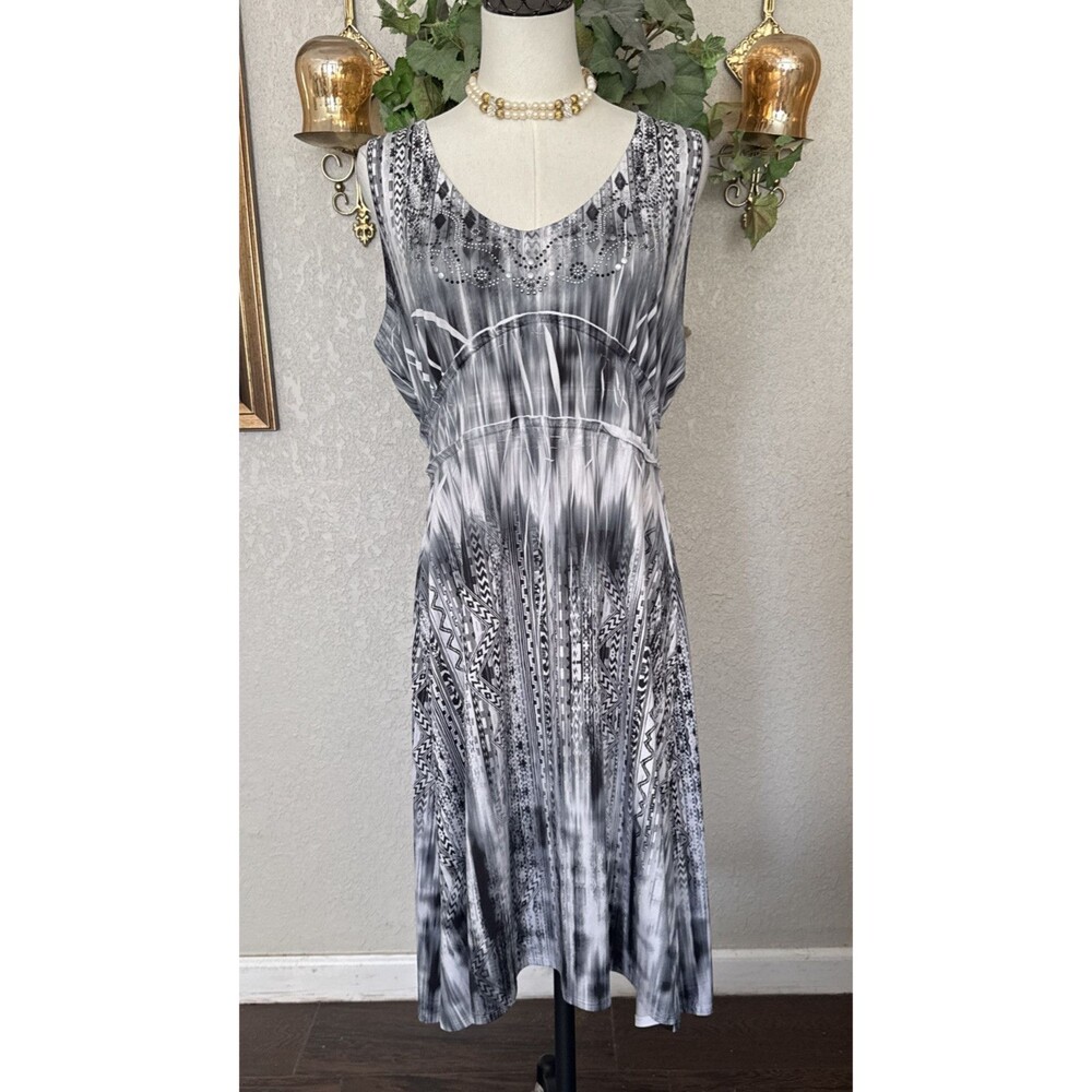 Live and Let Live Womenβs V-NECK MIDI Embellished Sleeveless Tie Dye Aztec Sz L